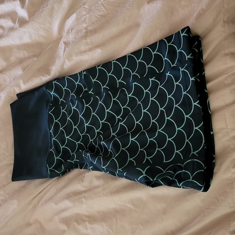 NWOT CVG siren shorts